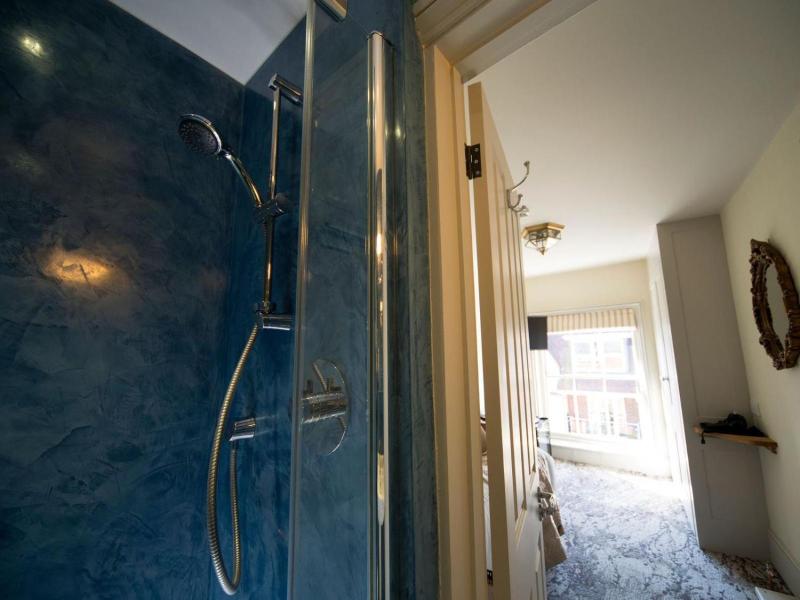 East Walls Hotel image