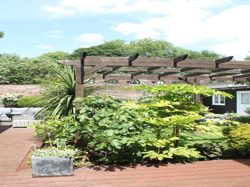 East Walls Hotel image
