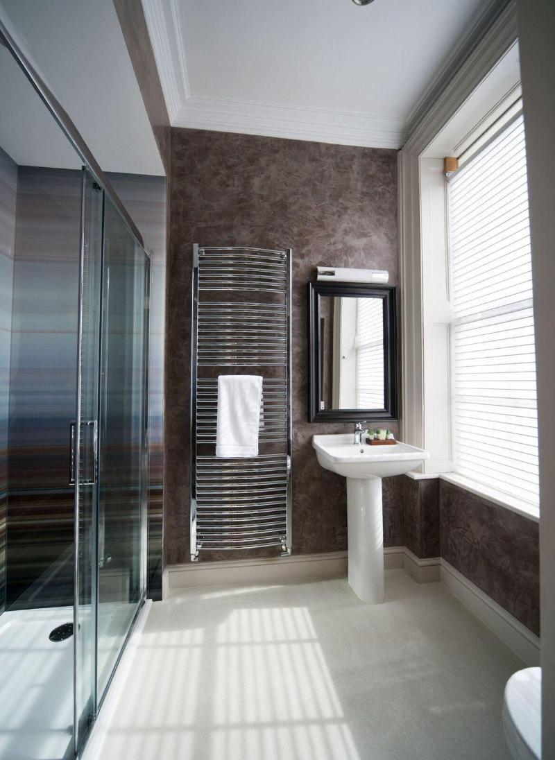 East Walls Hotel image