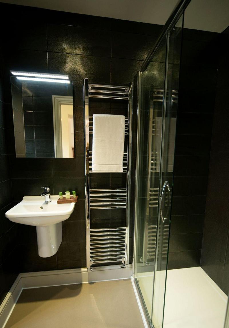 East Walls Hotel image