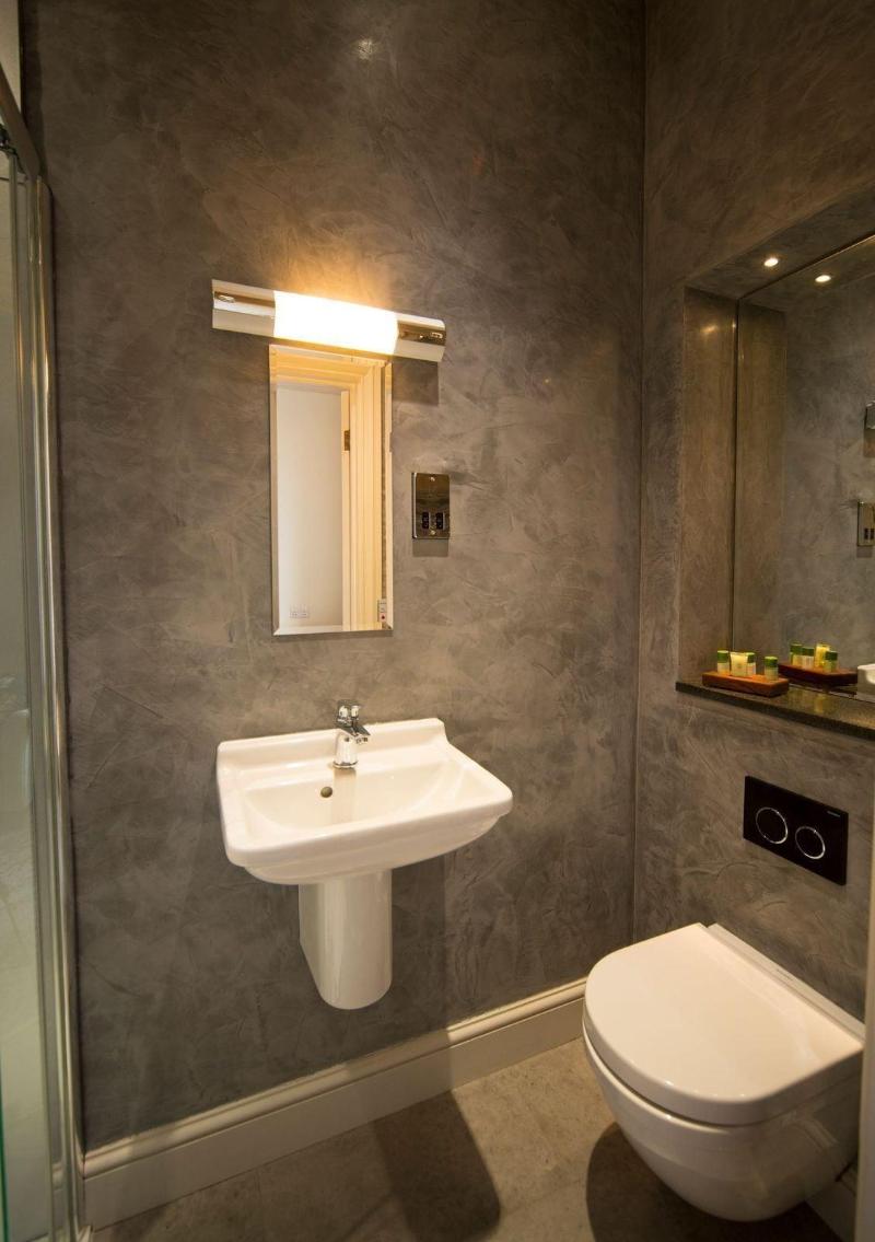 East Walls Hotel image