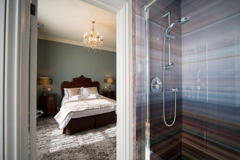 East Walls Hotel image
