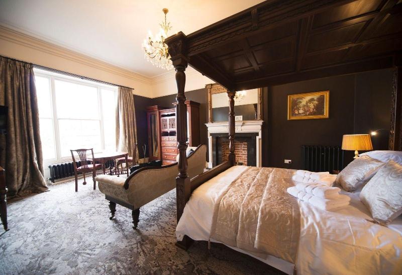 East Walls Hotel image