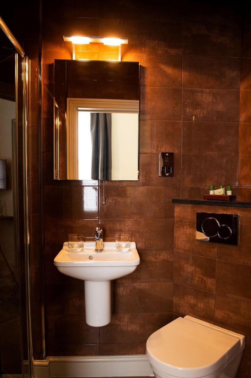 East Walls Hotel image