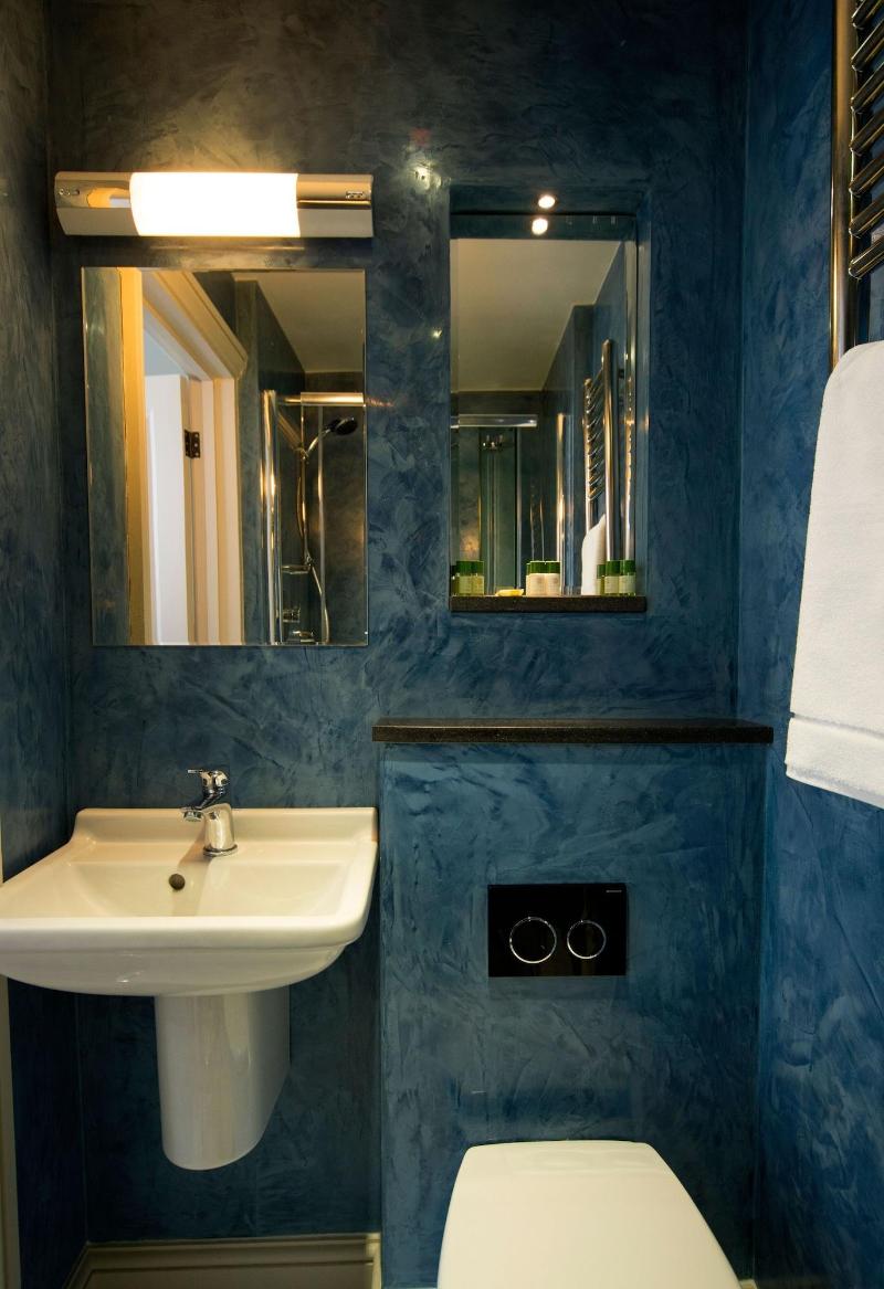 East Walls Hotel image