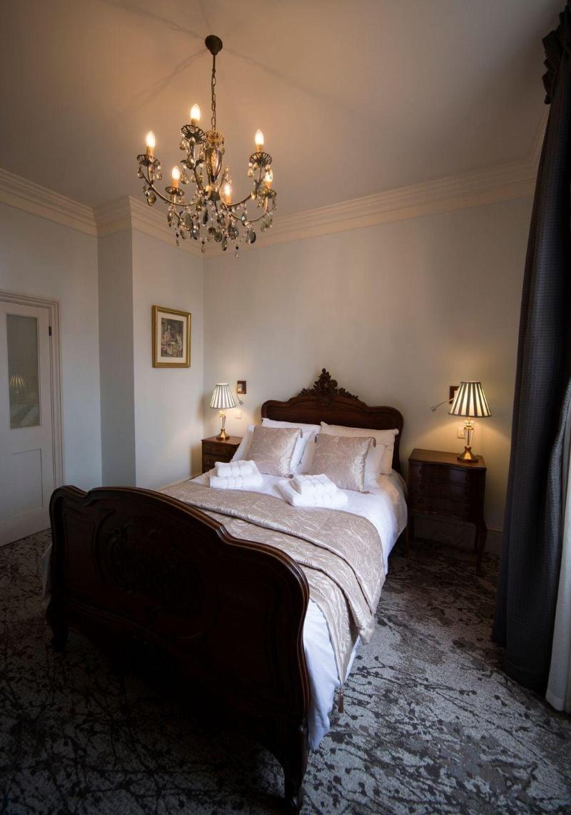 East Walls Hotel image