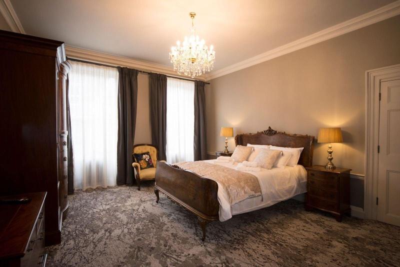 East Walls Hotel image