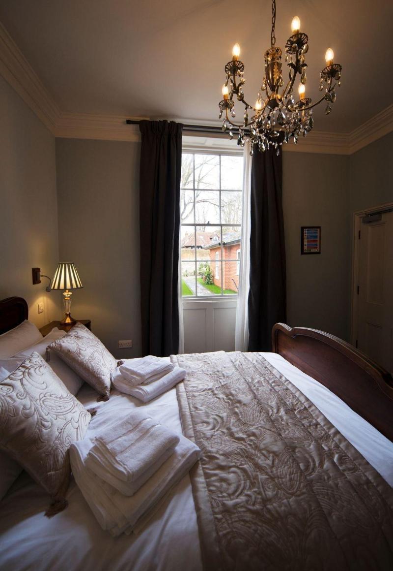 East Walls Hotel image