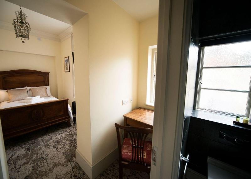 East Walls Hotel image