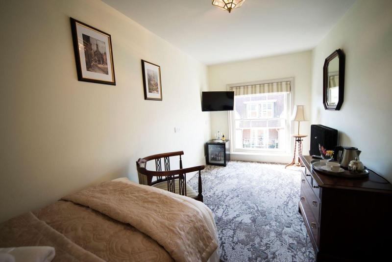 East Walls Hotel image