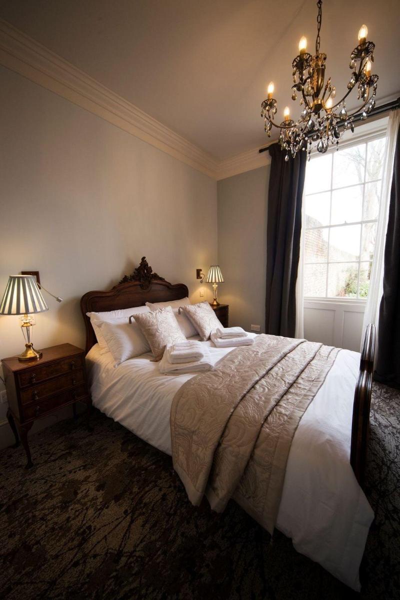 East Walls Hotel image