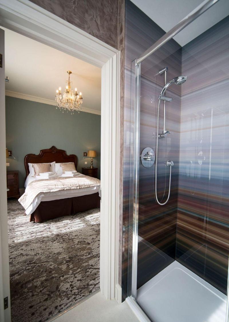 East Walls Hotel image
