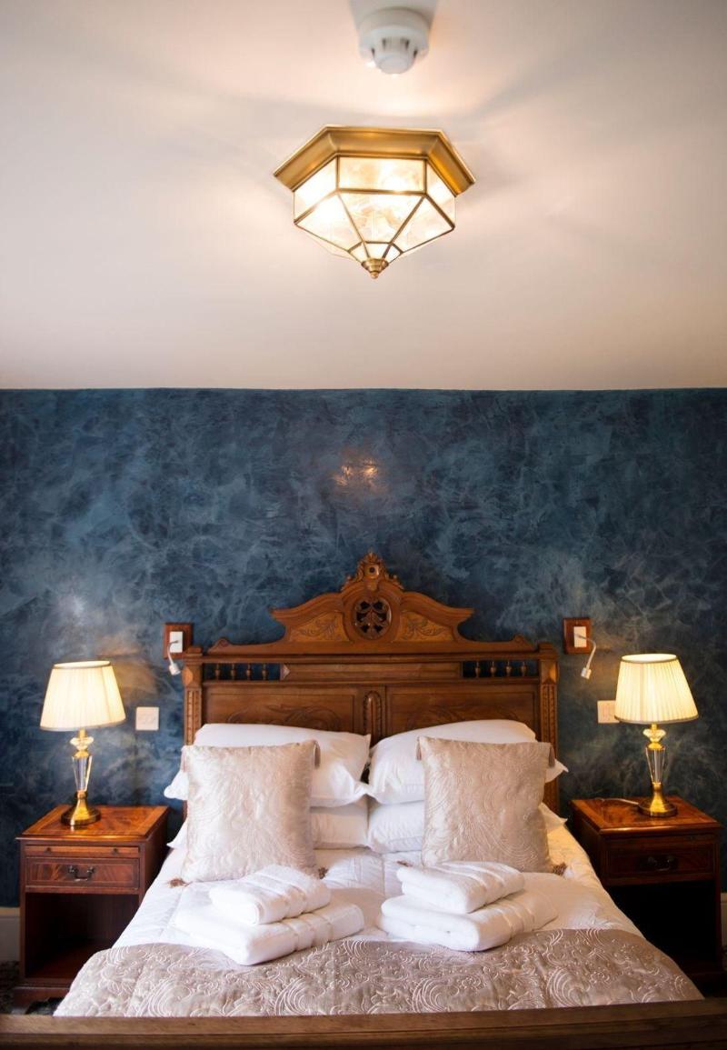 East Walls Hotel image