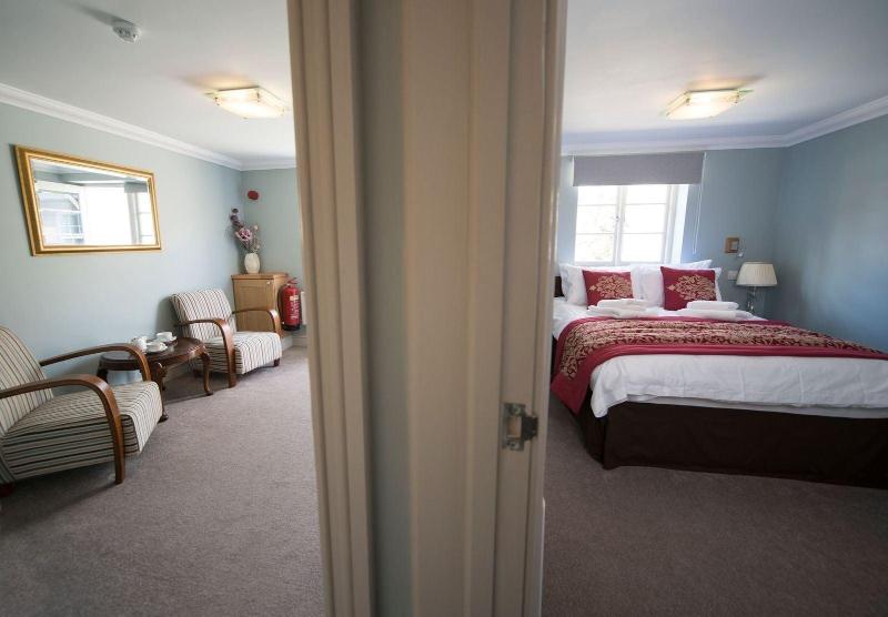 East Walls Hotel image