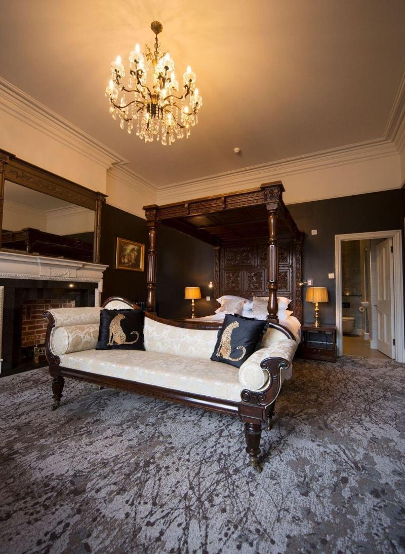 East Walls Hotel image