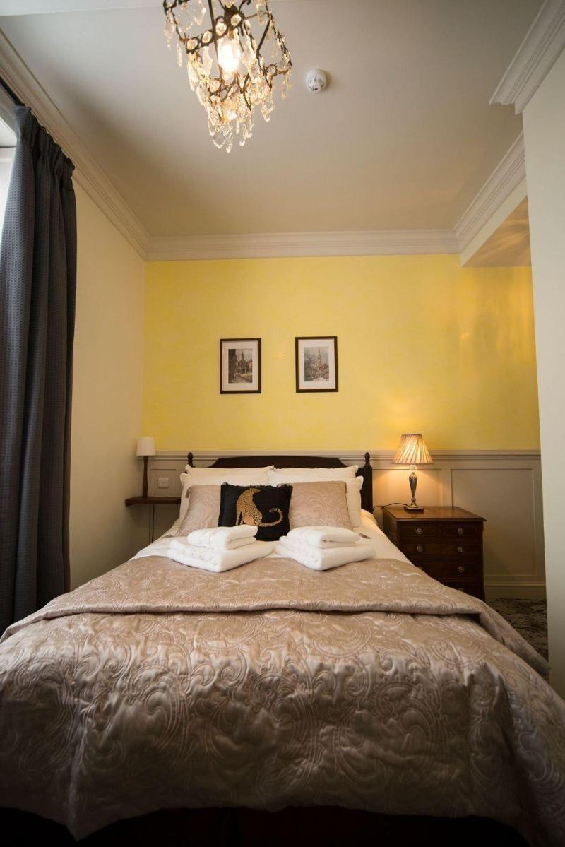 East Walls Hotel image