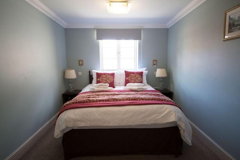 East Walls Hotel image