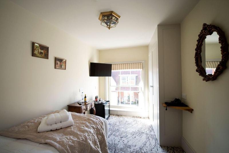 East Walls Hotel image