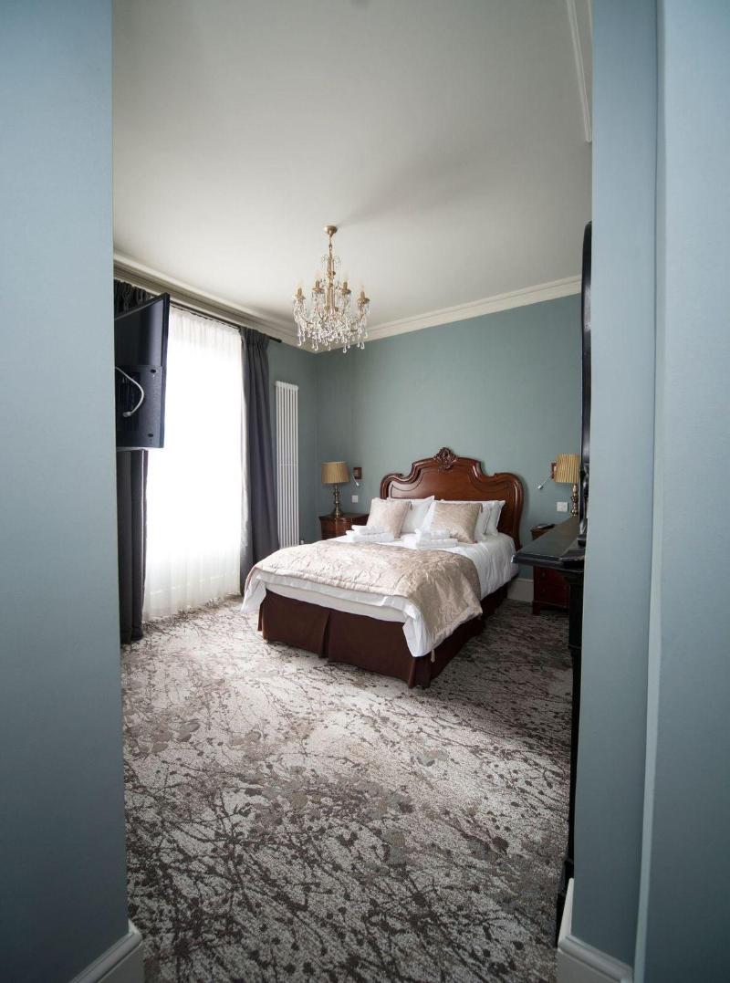 East Walls Hotel image