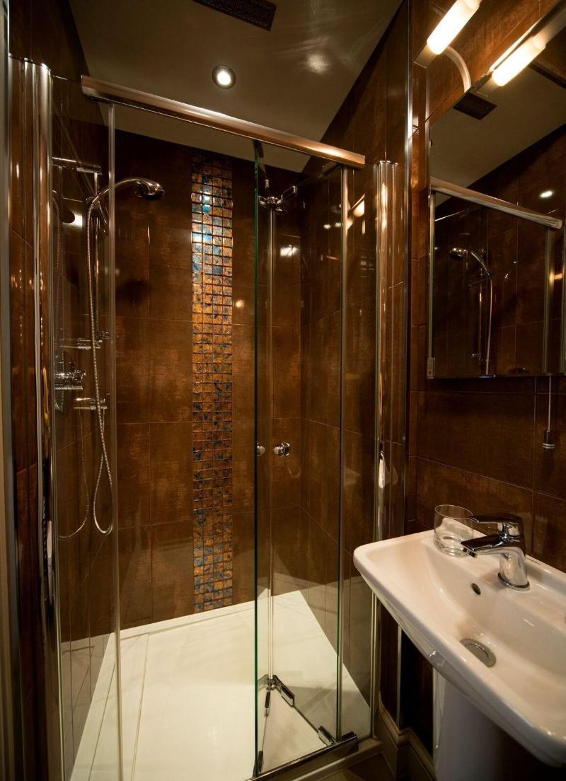 East Walls Hotel image