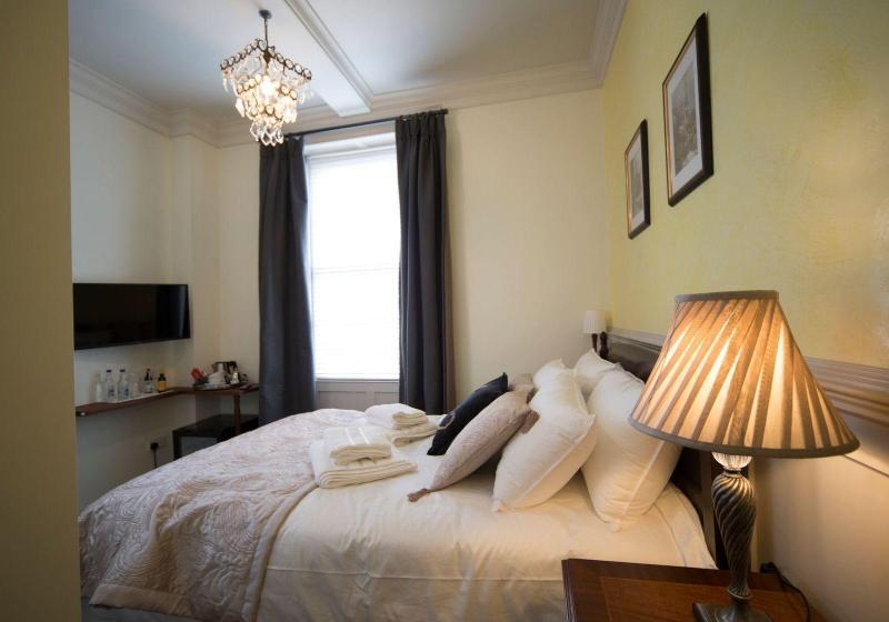 East Walls Hotel image