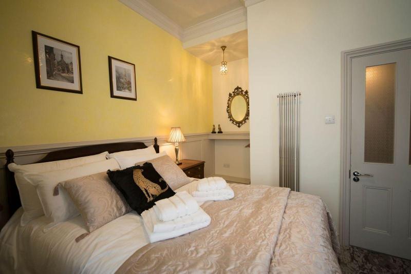 East Walls Hotel image
