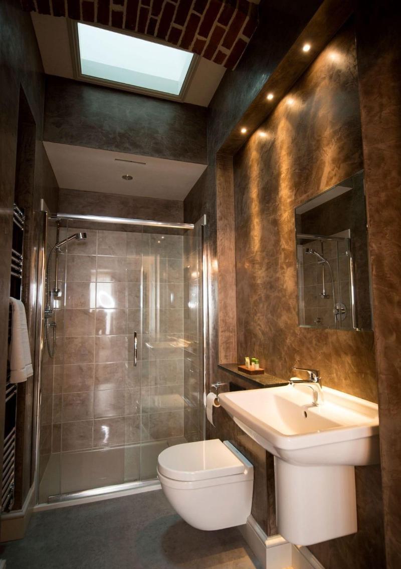 East Walls Hotel image