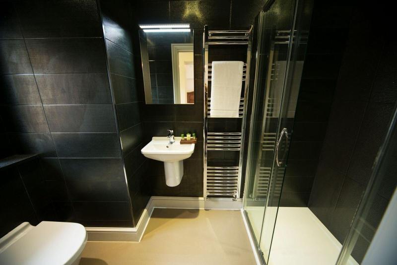 East Walls Hotel image