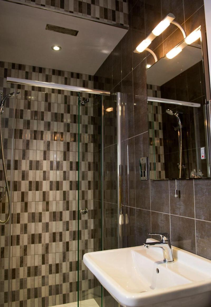 East Walls Hotel image
