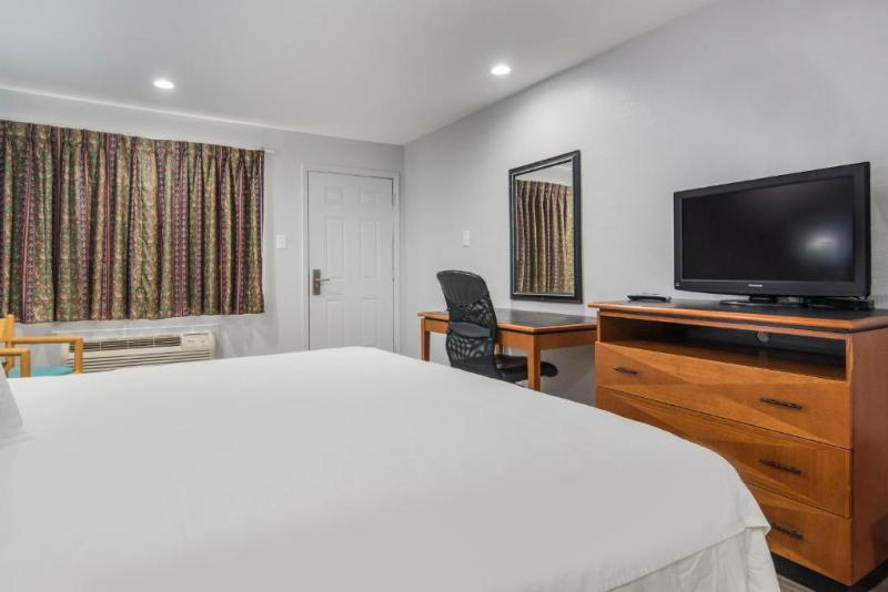 Knights Inn North Richland Hills image
