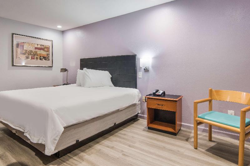 Knights Inn North Richland Hills image