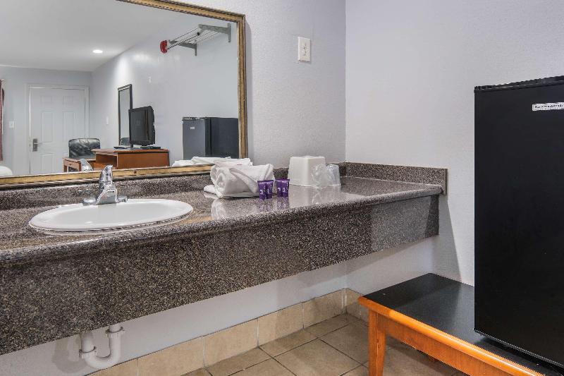 Knights Inn North Richland Hills image