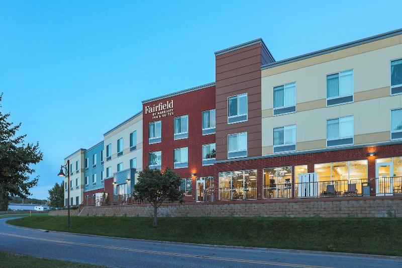 Fairfield Inn & Suites by Marriott Marquette image