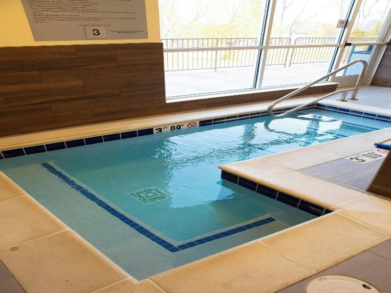 Fairfield Inn & Suites by Marriott Marquette image