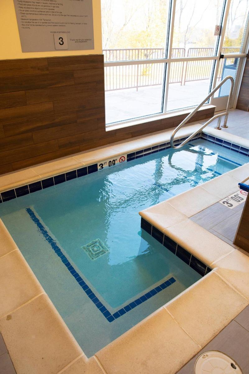 Fairfield Inn & Suites by Marriott Marquette image