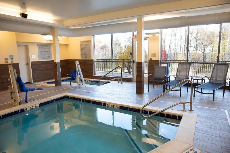 Fairfield Inn & Suites by Marriott Marquette image