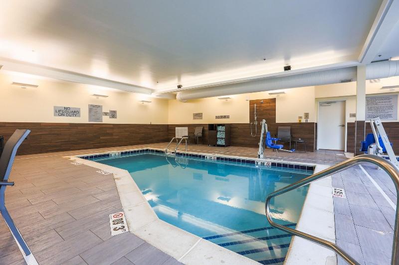 Fairfield Inn & Suites by Marriott Marquette image