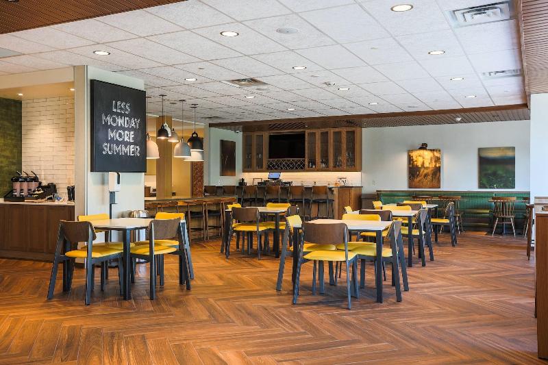 Fairfield Inn & Suites by Marriott Marquette image