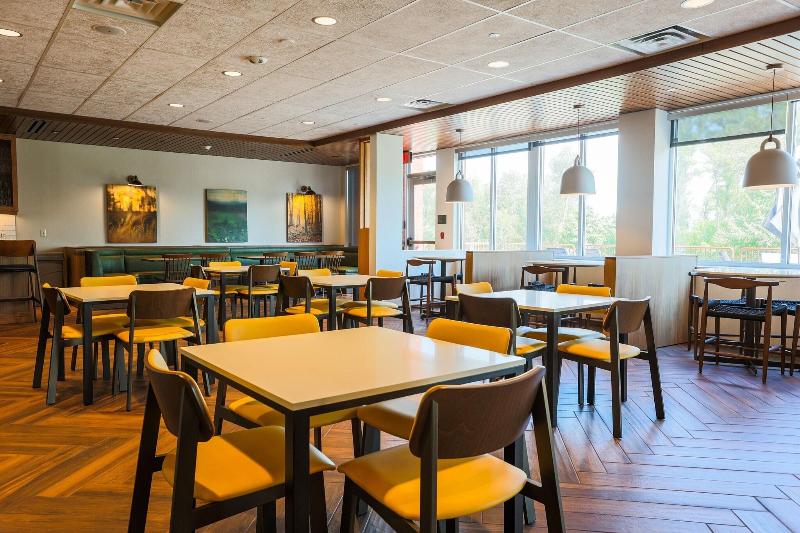 Fairfield Inn & Suites by Marriott Marquette image