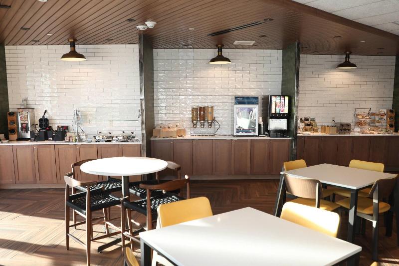 Fairfield Inn & Suites by Marriott Marquette image
