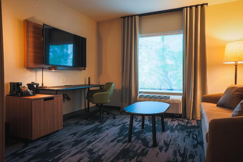 Fairfield Inn & Suites by Marriott Marquette image