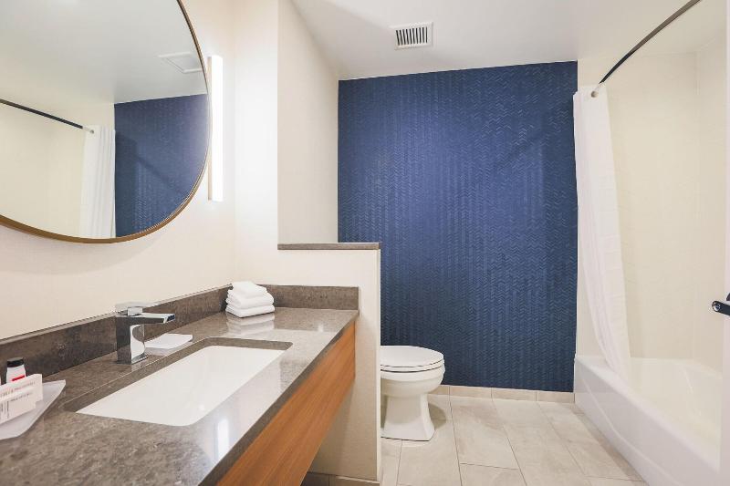 Fairfield Inn & Suites by Marriott Marquette image