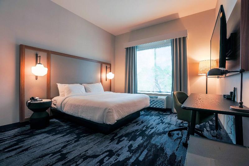 Fairfield Inn & Suites by Marriott Marquette image