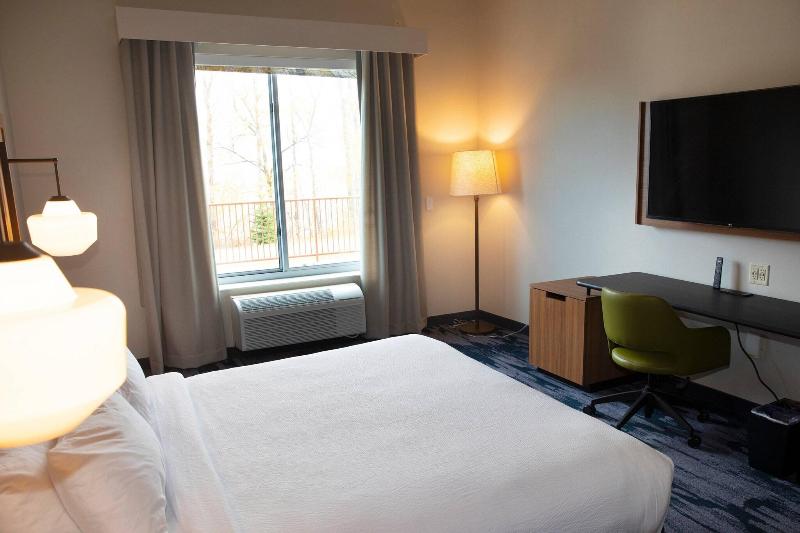 Fairfield Inn & Suites by Marriott Marquette image