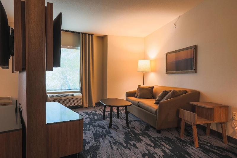 Fairfield Inn & Suites by Marriott Marquette image
