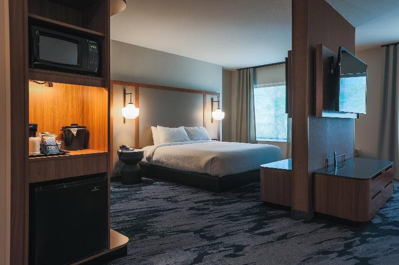 Fairfield Inn & Suites by Marriott Marquette image