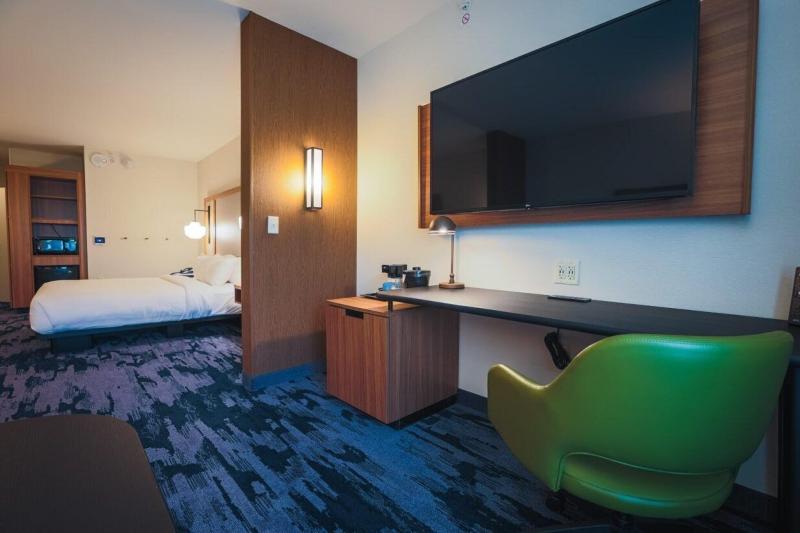 Fairfield Inn & Suites by Marriott Marquette image