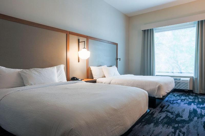 Fairfield Inn & Suites by Marriott Marquette image
