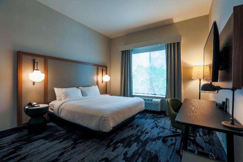 Fairfield Inn & Suites by Marriott Marquette image
