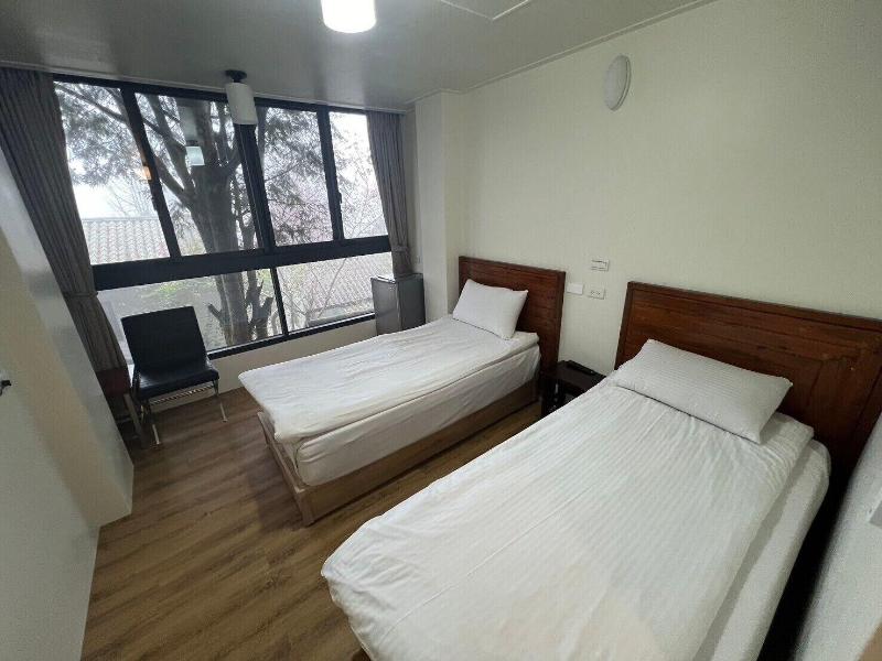 Gemlu Hotel image